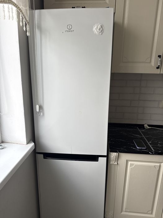 Холодильник продаетая