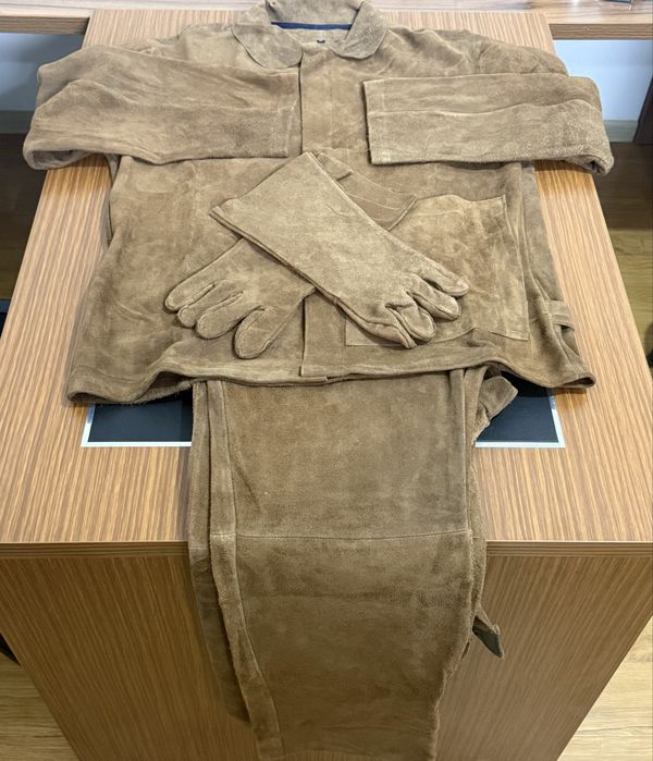 Продам Спец Одежда для Сваршиков натурлный кожа