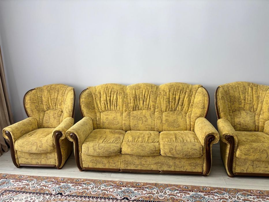 Продается диван в хорошем состояний