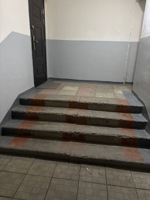 Продам 2к.кв р-н Центр Крови