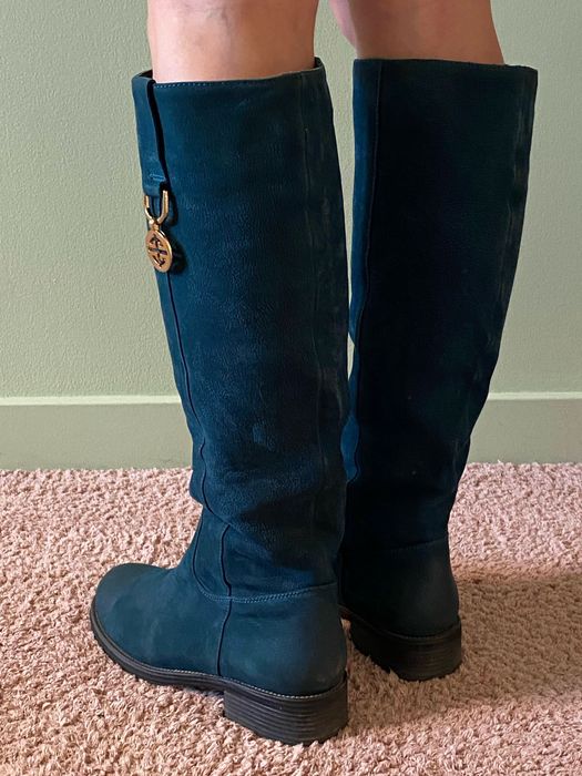 Новые замшевые сапоги