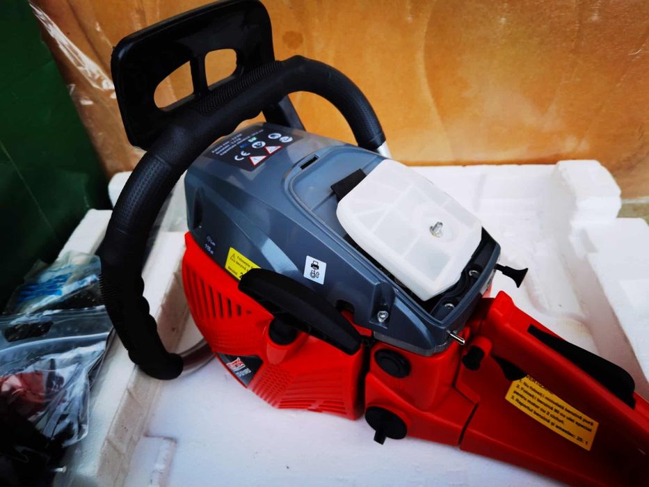 Vând drujba nefolosita