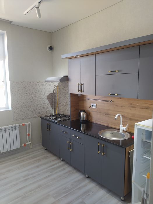 Продаётся 1х комнатная квартира в 5-Б мкр.  A. Jomiy da 1x kvartira