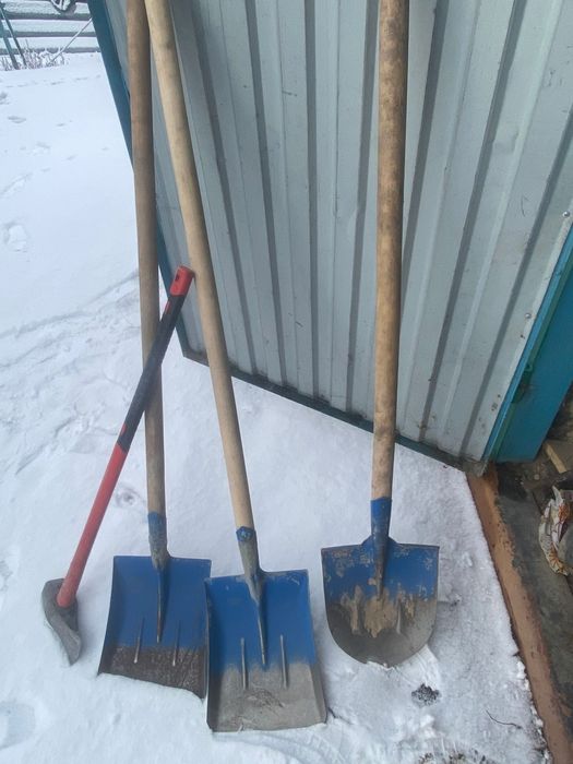 Продам 4 совковые лопаты,отличного качества