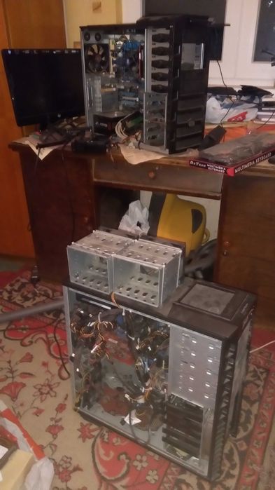 Две настолни машини, 2 PC-та