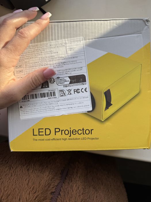 Мини.  проектор