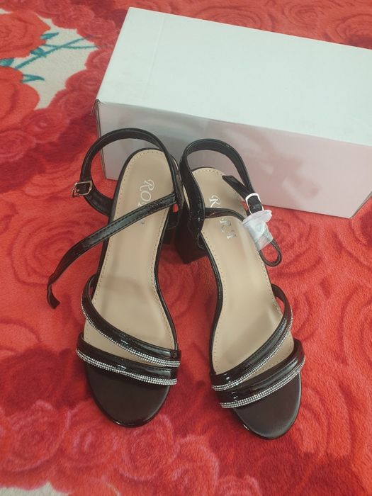 Sandale nr 36 foarte comode noi