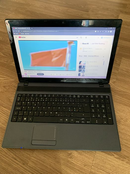 Laptop Acer display 15,6 led,Windows 250gb memorie,5gb ram ddr3,perfect functional vine cu încărcator
