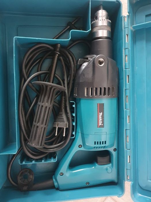 Bormasina Makita 8406