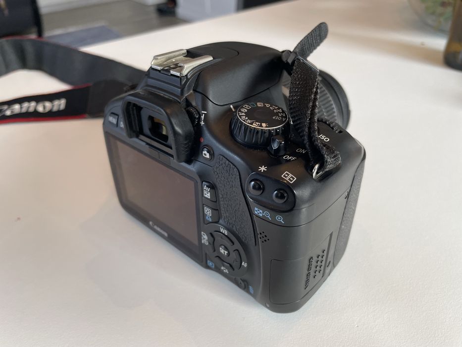 DSLR Canon EOS 550D (Rebel T2i) + Geantă foto (Citiți descrierea)