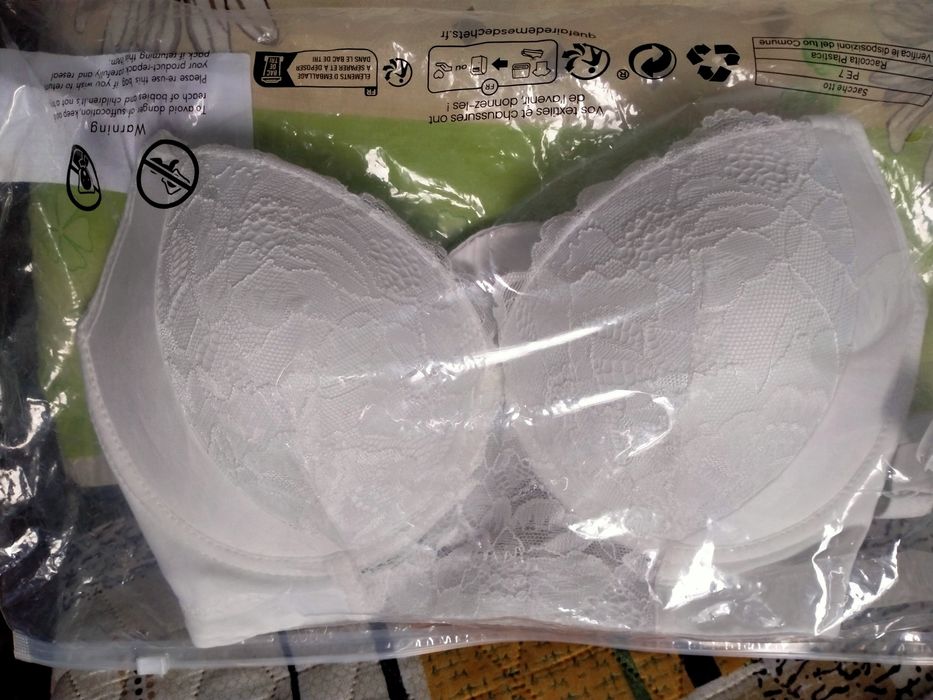 Сутиен бял с дантела-ново