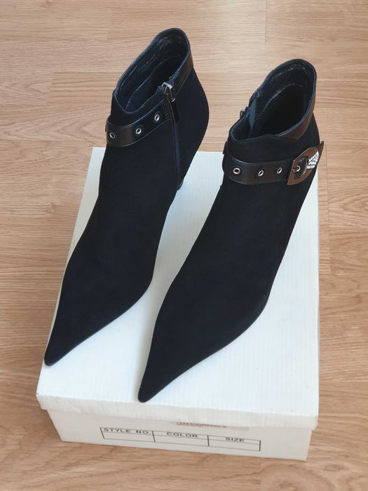 Ghete NOI nepurtate Patrizia Rigotti, piele intoarsa, masura 38