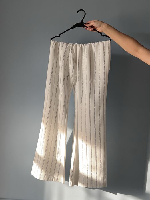 Костюм-двойка в стразах