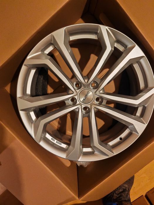 Vand jante de aliaj  pe 20 marca Dezent distanta intre prezoane 5x114,