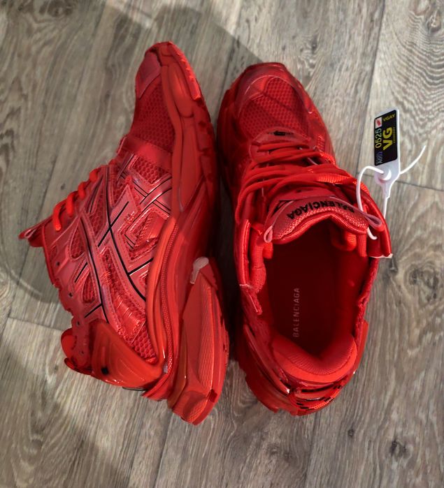 Balenciaga runner red
