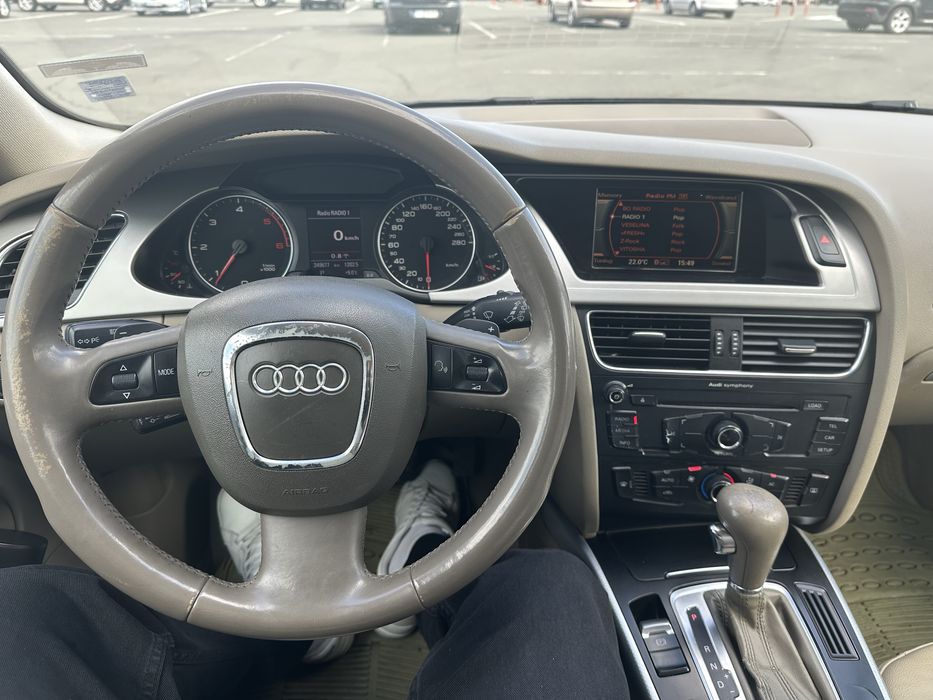 Ауди А4 комби сив металик