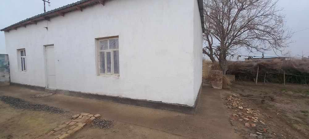 Uy va yeri bilan sotiladi