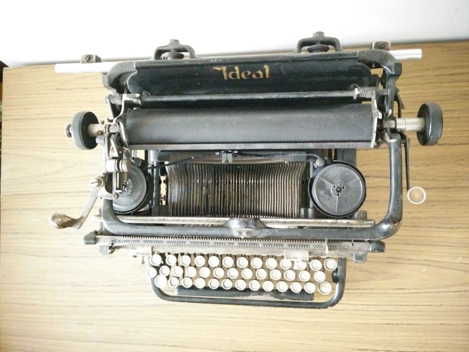 Стара пишеща машина