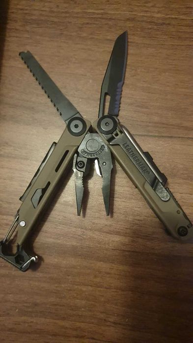 Multitool Leatherman Signal Coyote Tan – Nou în cutie