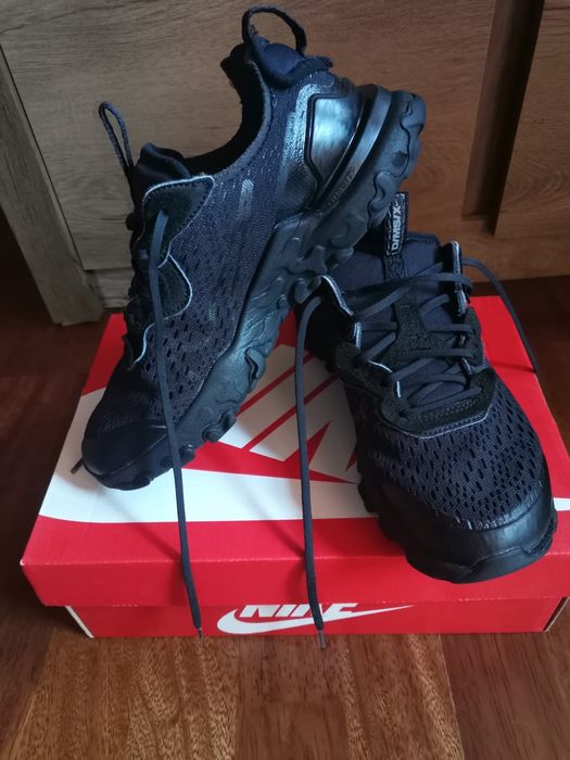 Adidași Nike si Adidas