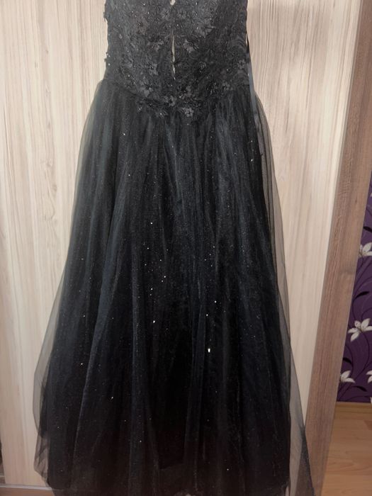 Черна бална рокля