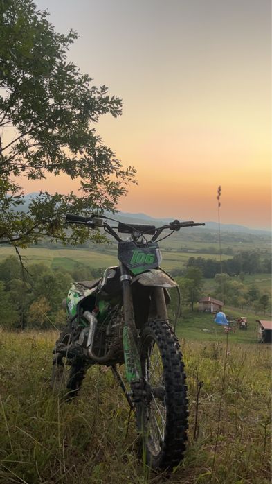 Vand jhr de 125 intr-o stare impecabila