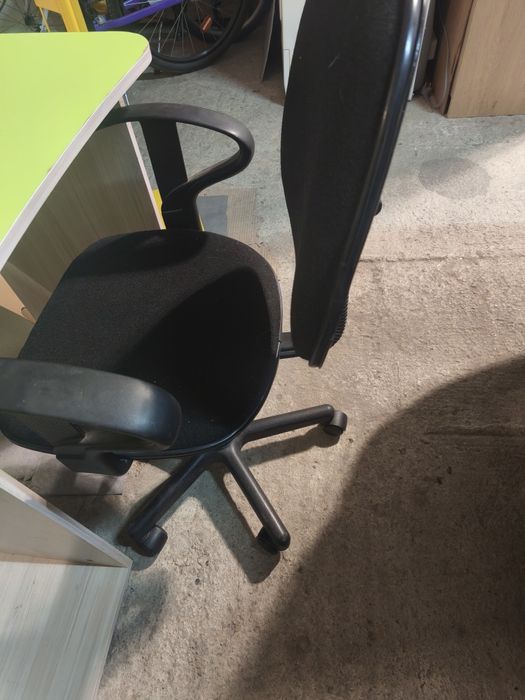 Компютърно бюро със стол