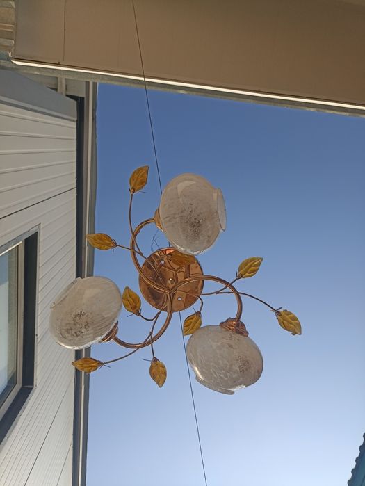 Продам люстру б/у