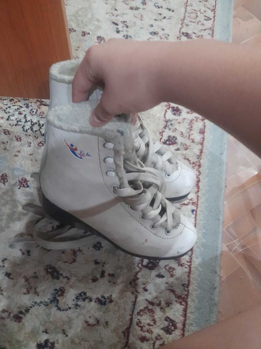 Коньки женские 9000тг