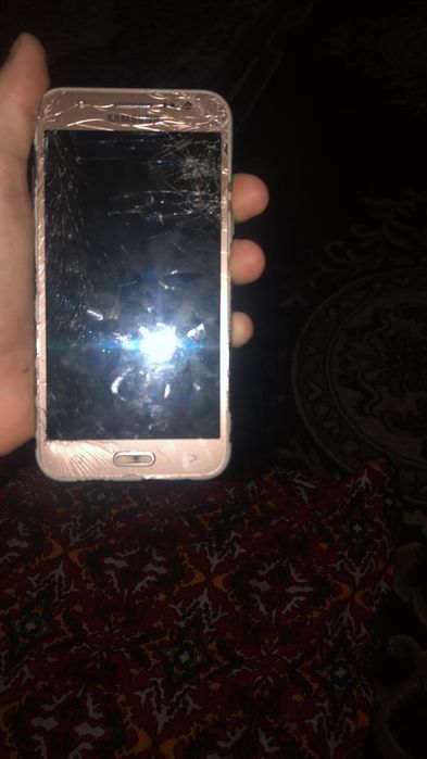 Продам два телефона за 1500