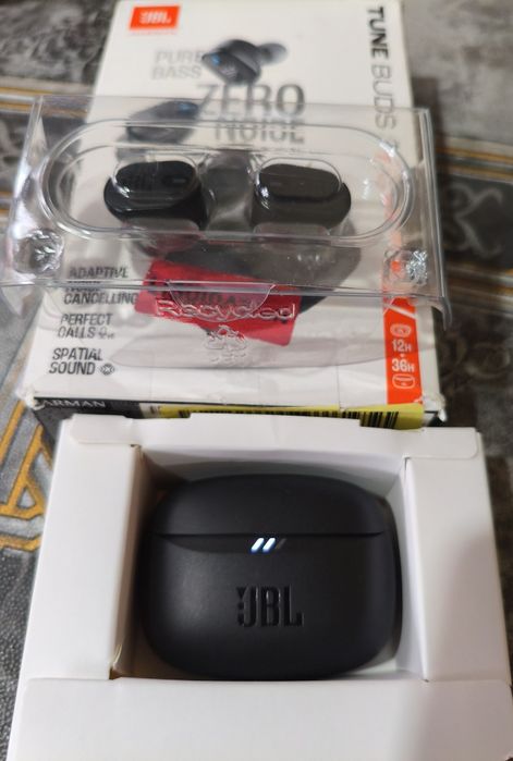 JBL TUNE BUDS2 безжични слушалки