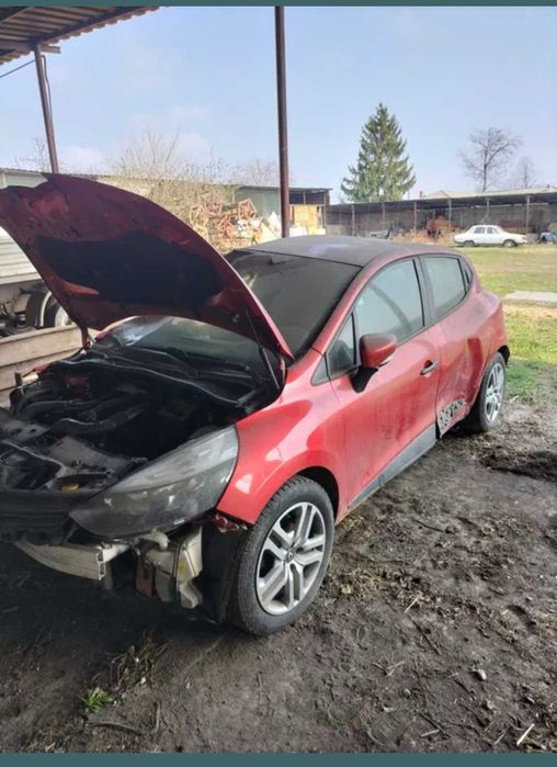 Vând Renault Clio din 2020 avariat pe partea dreapta