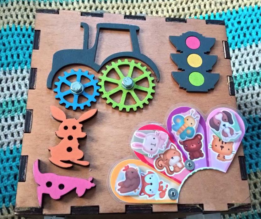 Бизикуб детский продам