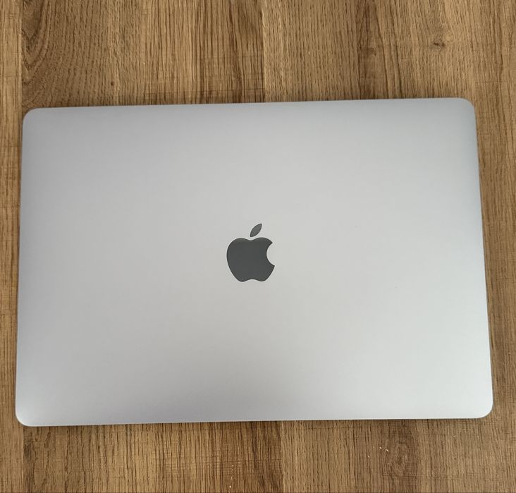 Schimb/Vand Apple MacBook AIR 13 2019, A1932, Intel Core i5 1.6 GHz, 8 Gb RAM, SSD 256 Gb, cu doar 125 Cicluri Incarcare Ca Nou !