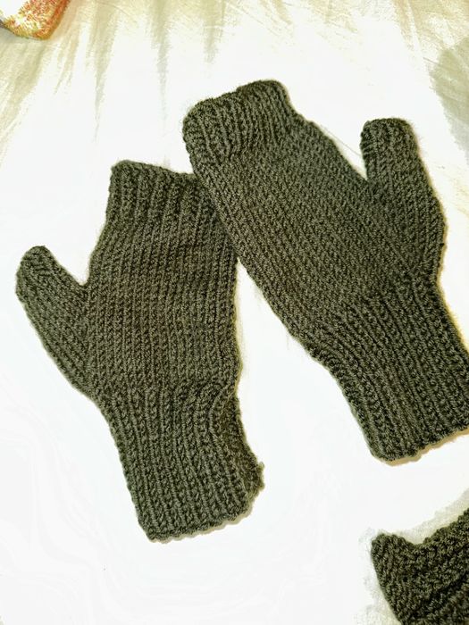 Зимен вълнен ръчно плетен комплект плетена зелена шапка, шал, ръкавици