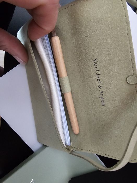 VAN Cleef & Arpels  гривна