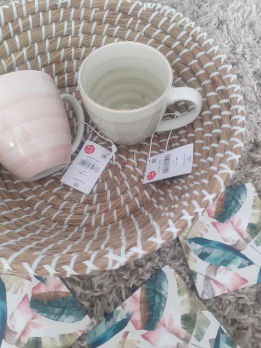 Компкект чаши,поставки и панер за 8лв