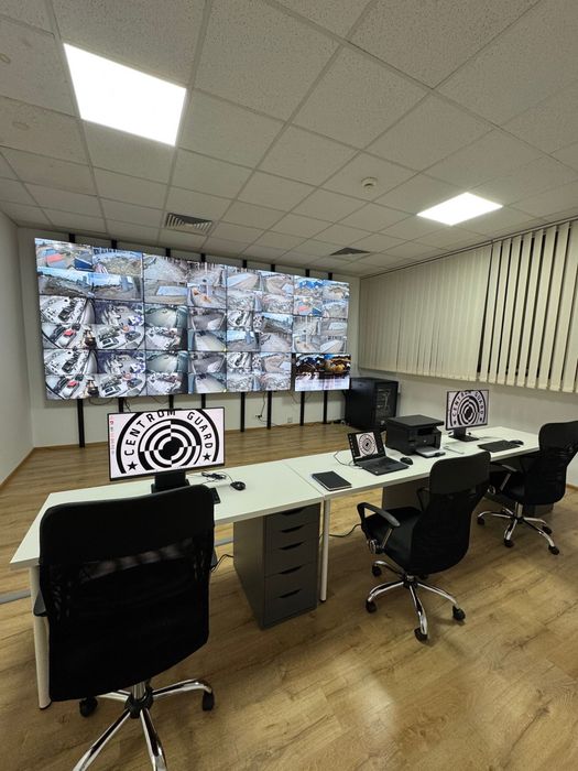 Dispecerat complet monitorizare video Hikvision, nou, la cheie, nefolosit, videowall 12 monitoare