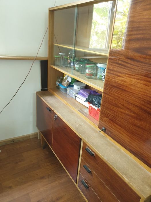 Сервант советский,крепкий,из дерева