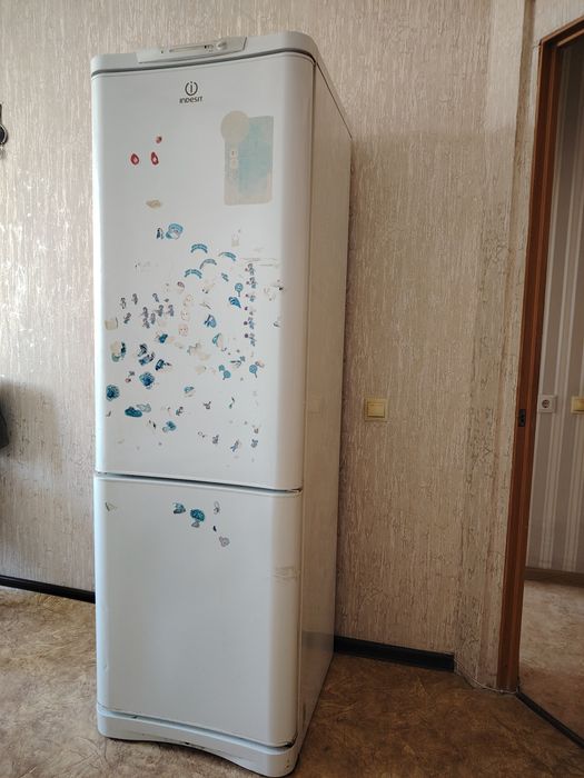 Холодильник БУ  Indesit