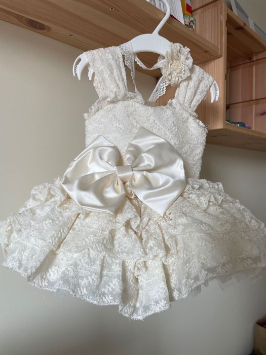 Бебешка дантелена официална рокличка