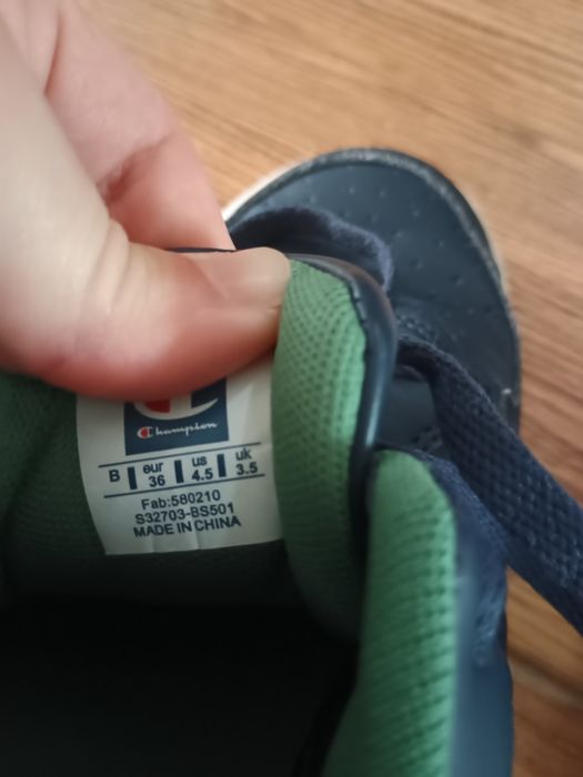 Vând sneakers Champion băieți 36