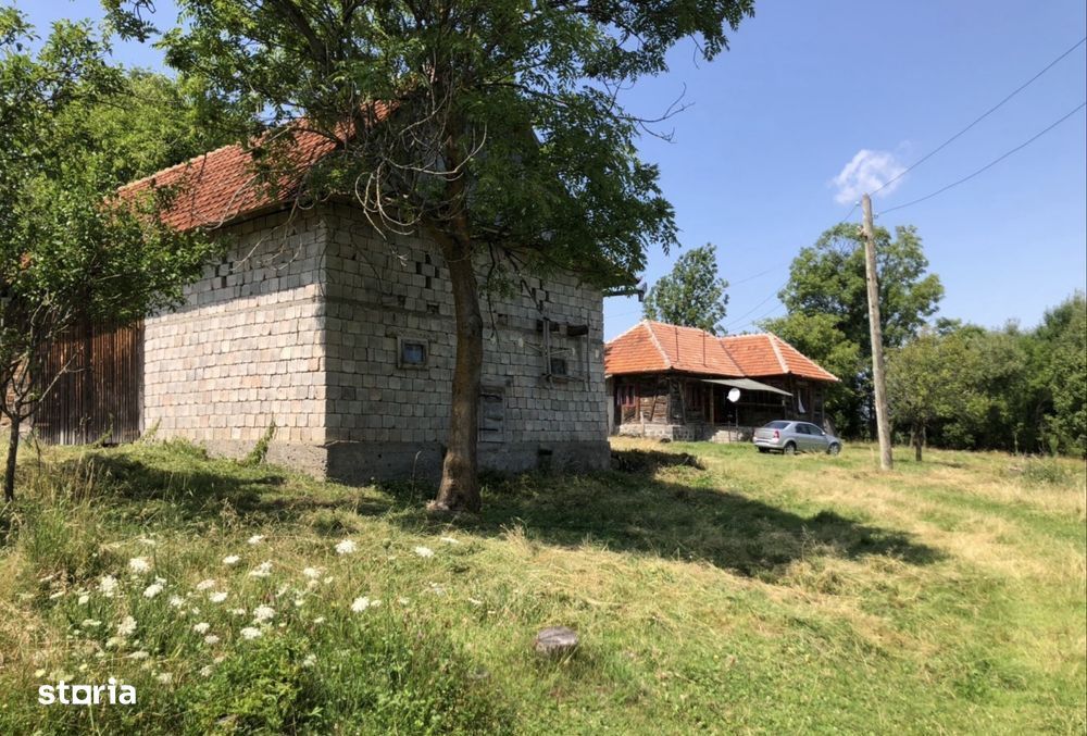 Vanzare casa in zona Ciucea-Vanatori, Cluj, acces de pe asfalt, teren