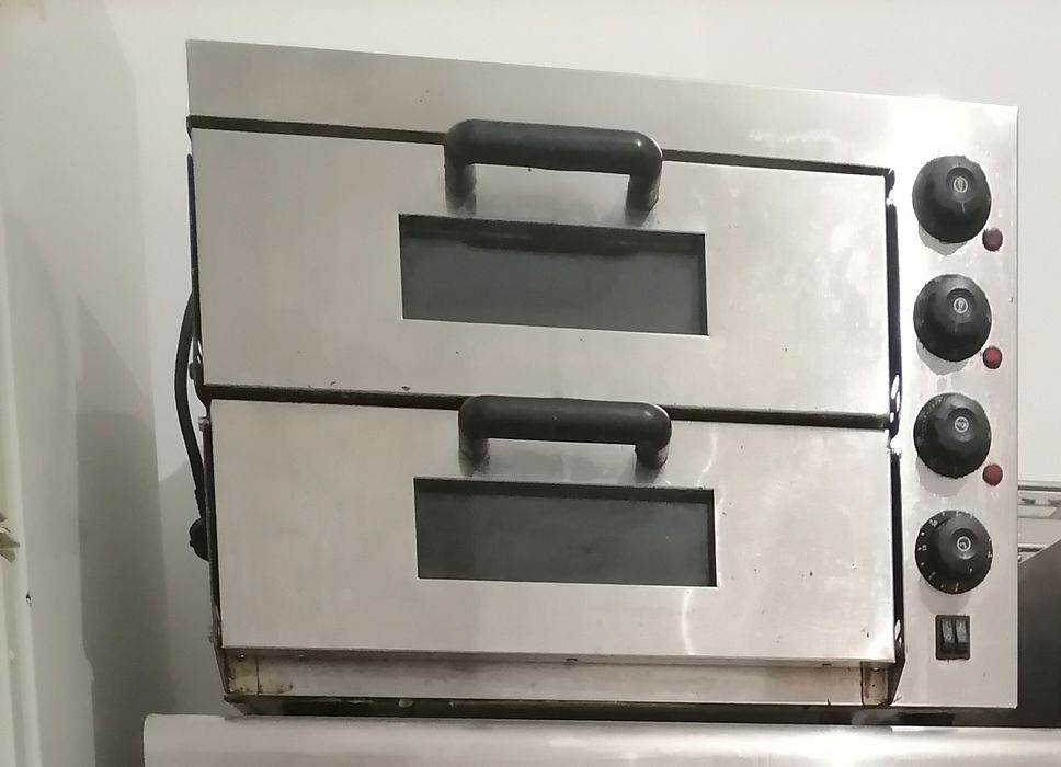 Продаю пиццу печь