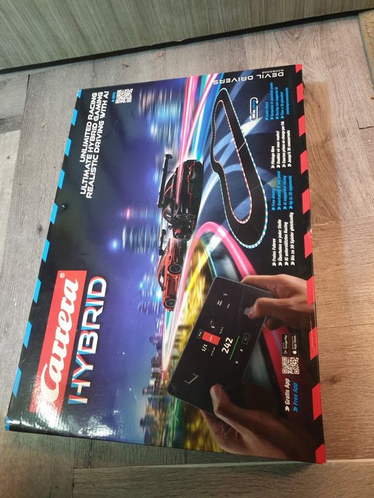 Set circuit carrera hybrid cu 2 mașinute cu aplicatie pe telefon noua pret 400 de lei
