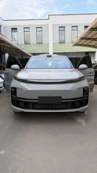 Lixiang L9 ULTRA рестайлинг   2025 кузов  с пробегом 2700