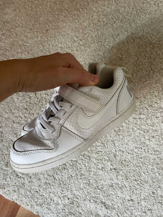 Adidasi copii NIKE albi marimea 27 - 16 cm - stare impecabila ca noi
