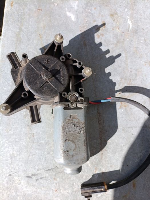 Продаю электростеклоподемник для Ауди 100