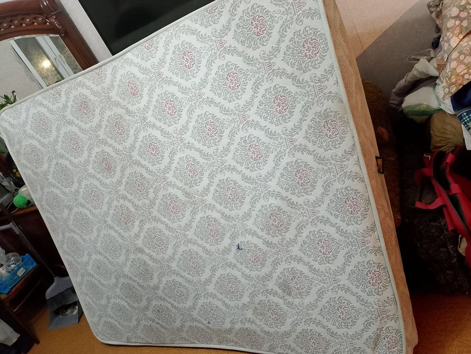 Отдам матрац за шоколадку 160*200, самовывоз