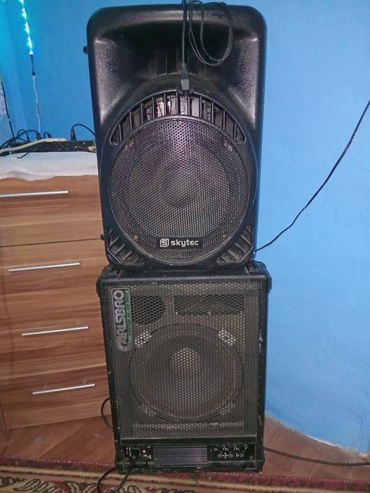 Vand sau schimb cu atv  boxe active amandoua  boxa merge foarte bn